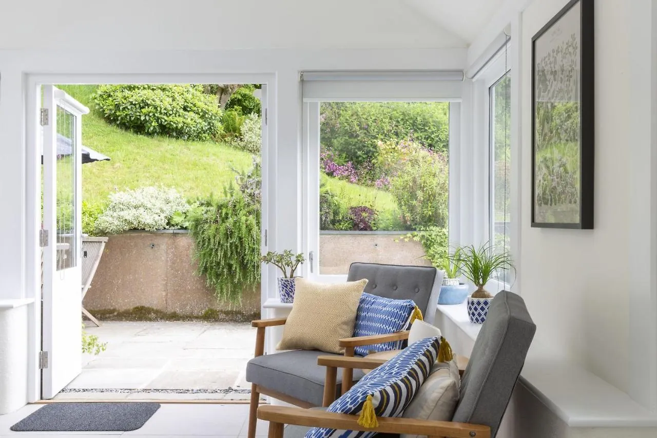 Bowden Retreats * Dartmouth