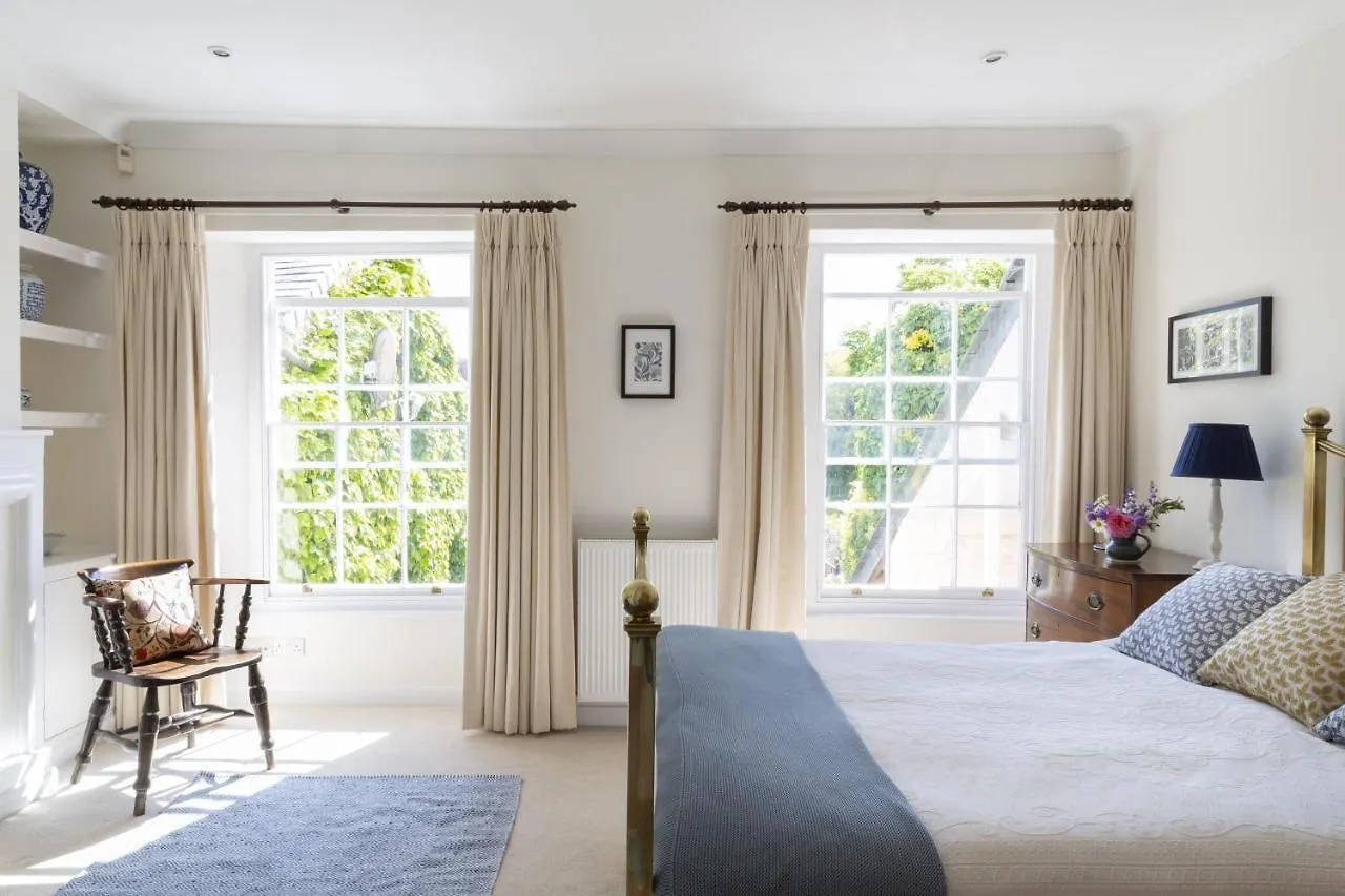Bowden Retreats * Dartmouth