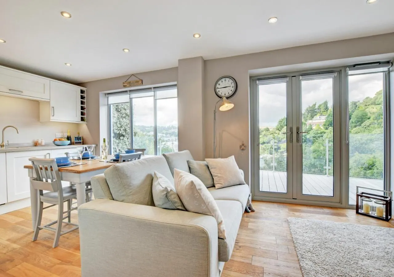 Waterhead View Apartment *