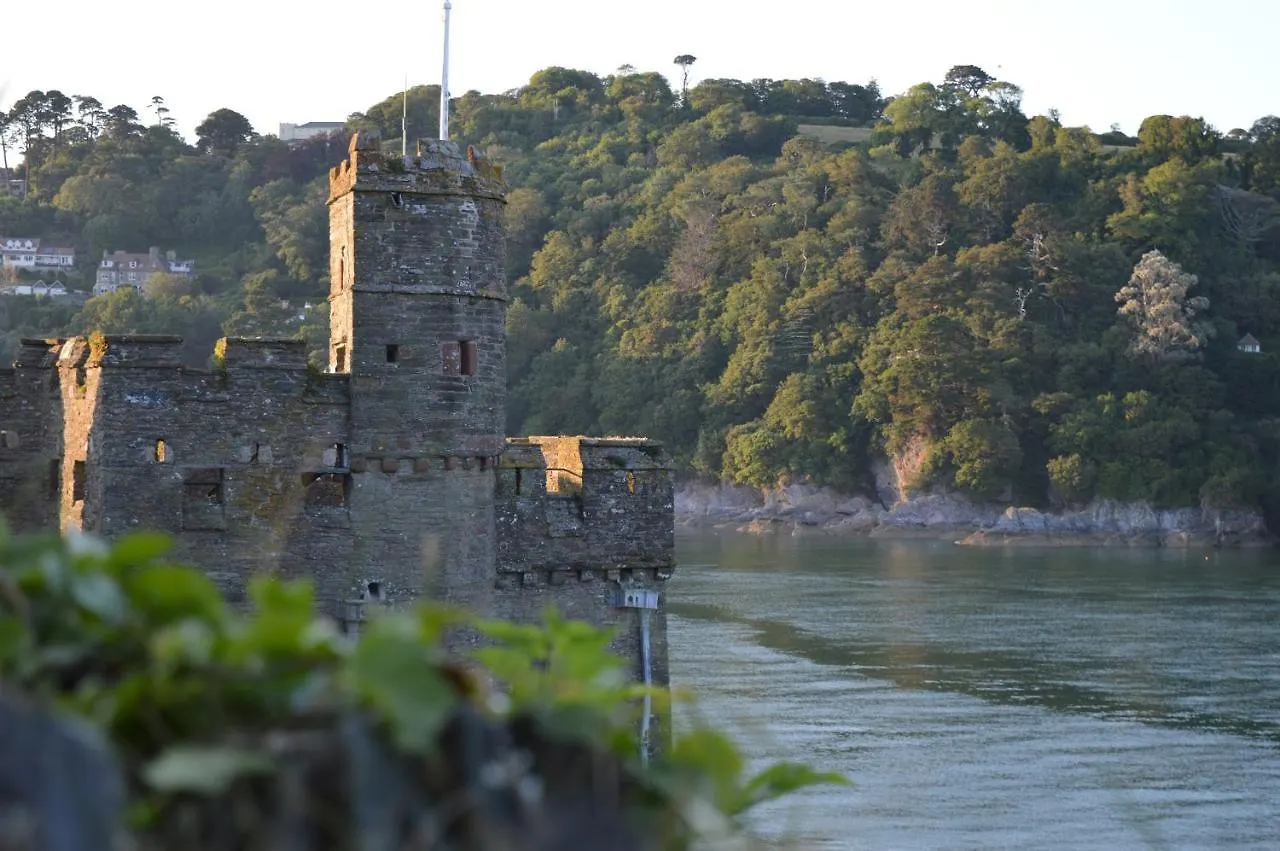 44 Above Town * Dartmouth