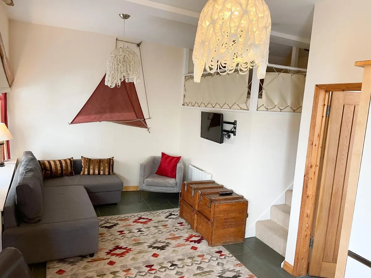 Apartment Zion Place Dartmouth