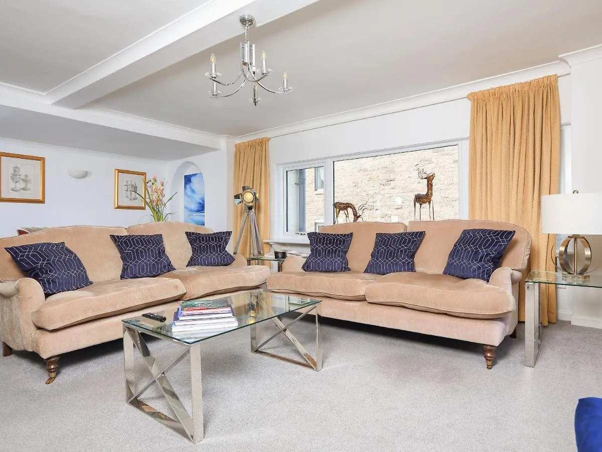 2 Lee Court Apartment *