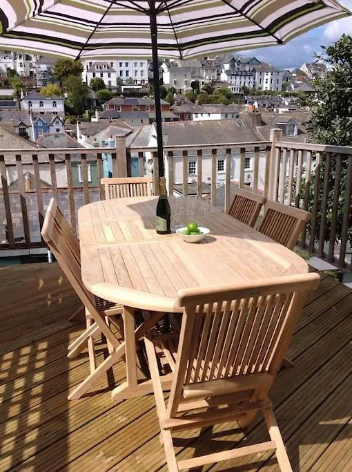 Peaceful, Location. Sleeps 6
