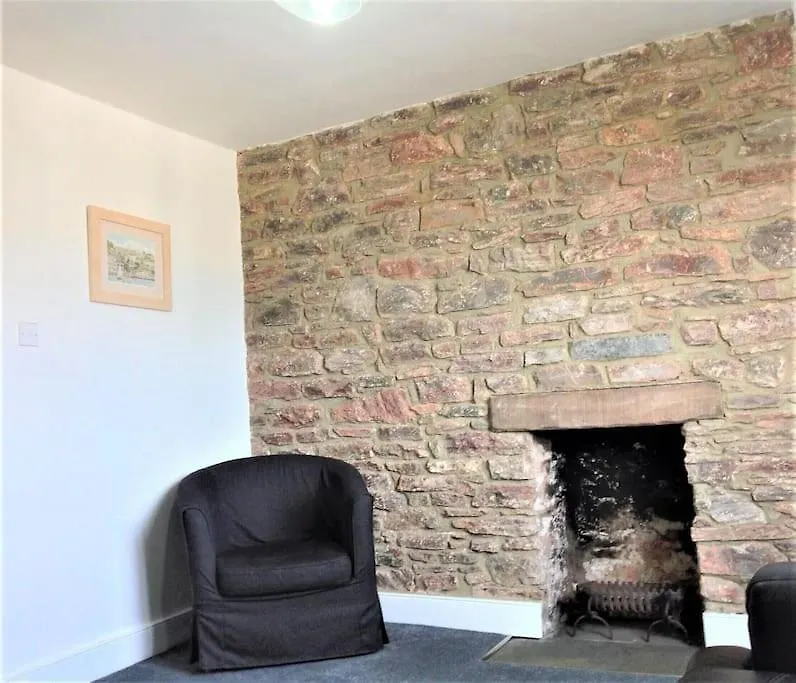 Peaceful, Location. Sleeps 6 * Dartmouth