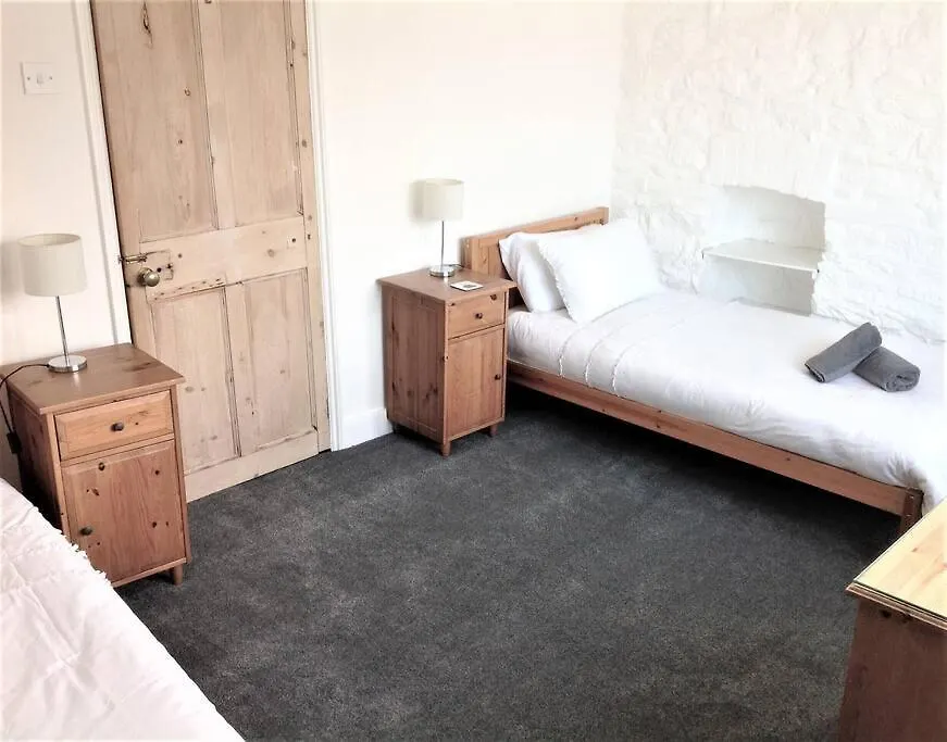 Peaceful, Location. Sleeps 6 * Dartmouth