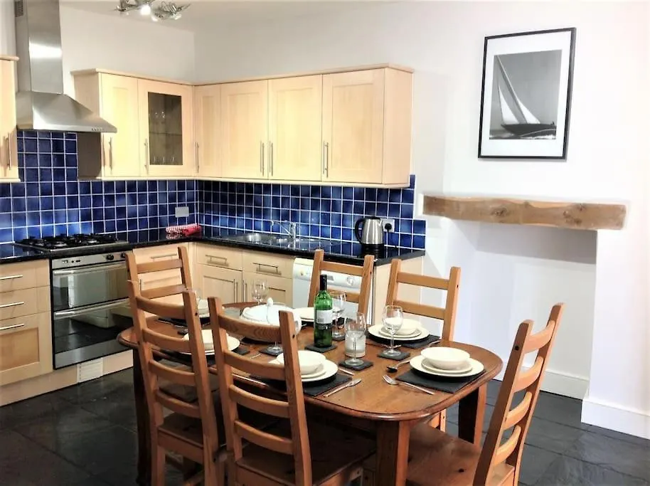Peaceful, Location. Sleeps 6