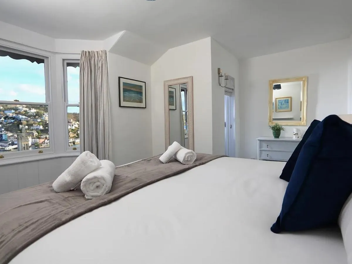- River And Sea Views With Parking Permit Holiday home