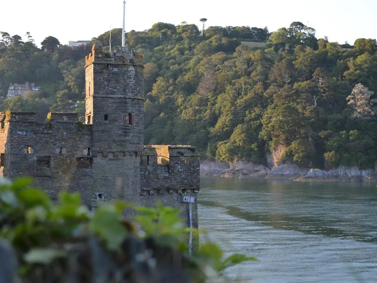 - River And Sea Views With Parking Permit