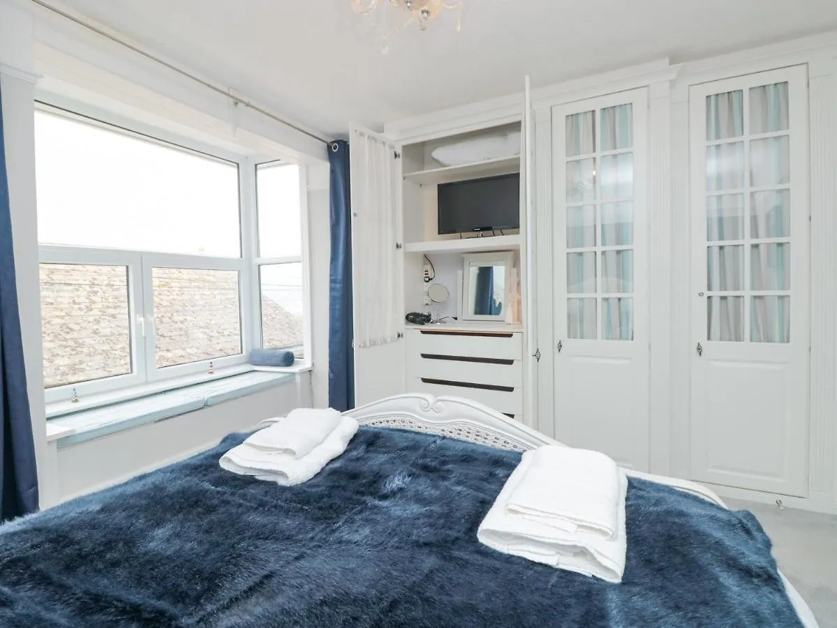 8 Above Town Holiday home Dartmouth