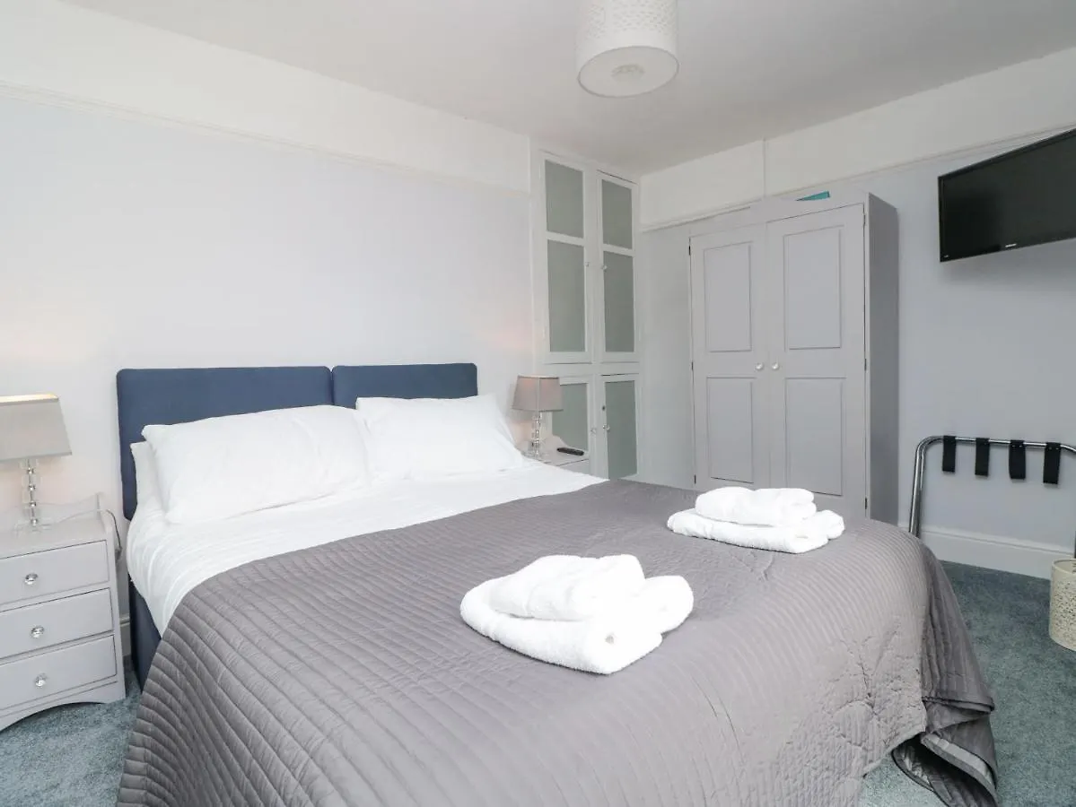 8 Above Town Holiday home Dartmouth