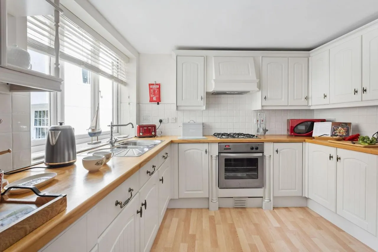 3 Bell Court - Large Close To Historic Market And Quay Holiday home