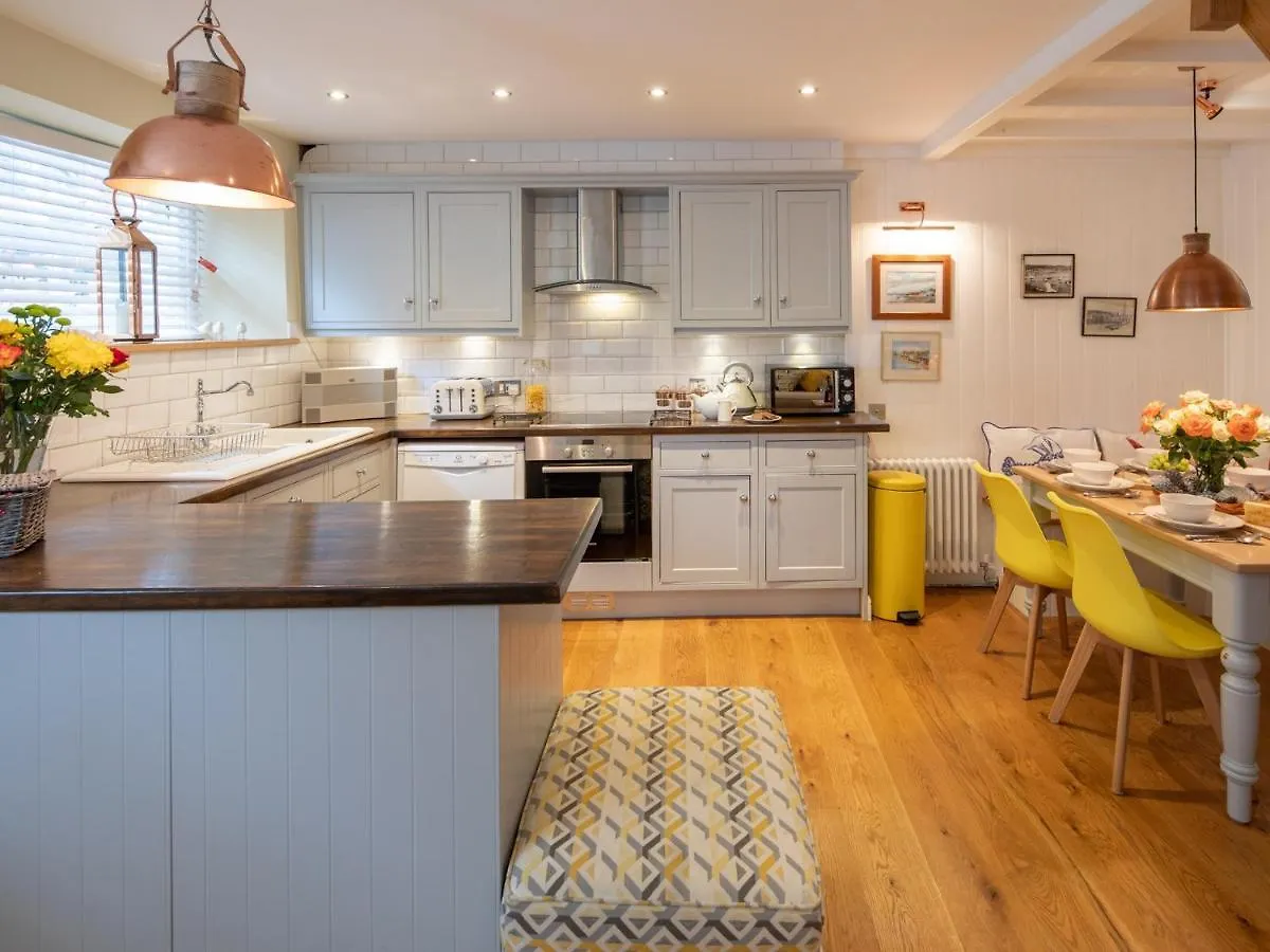 Holiday home 3 Bed In 74972 Dartmouth