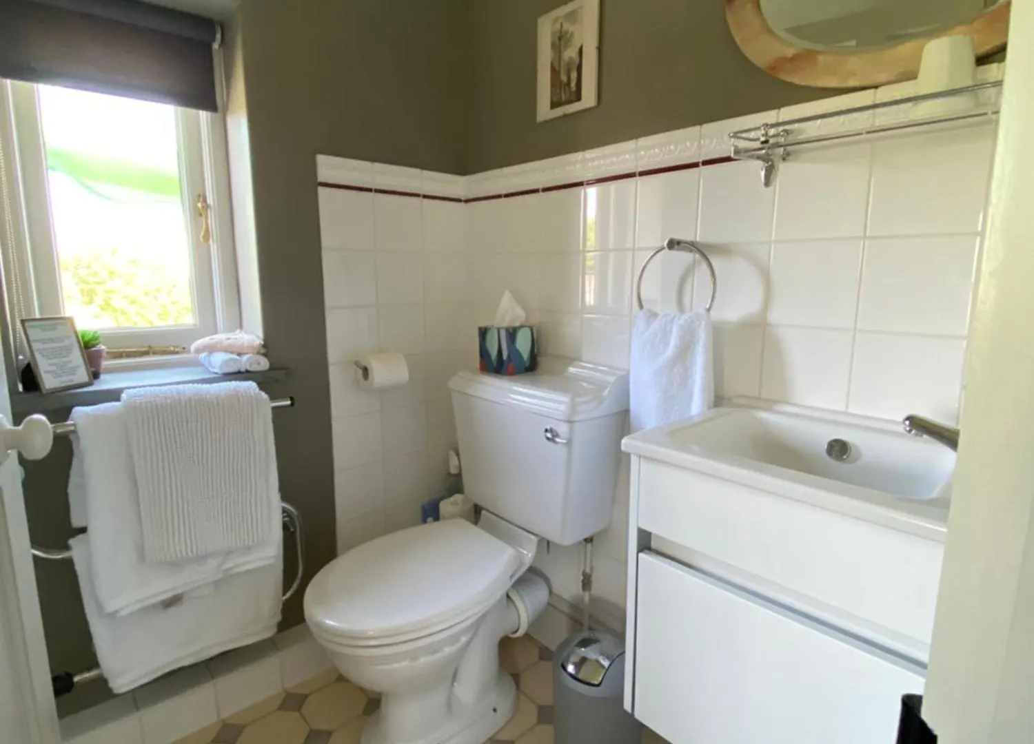 Downton Country And; Self Catering Guest house Dartmouth