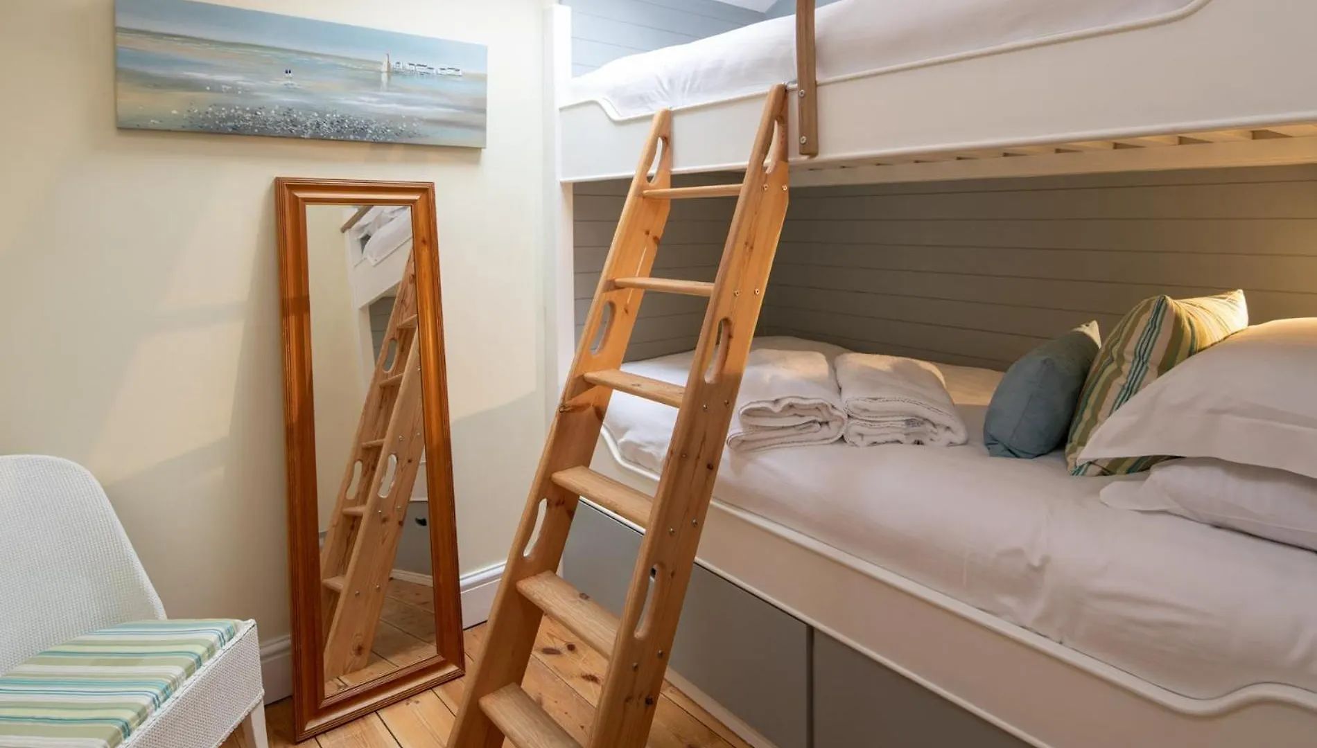 Holiday home 3 Bed In 74972 Dartmouth