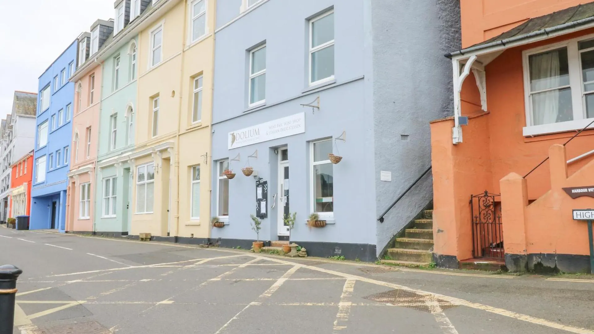 6 Hillside Terrace * Dartmouth