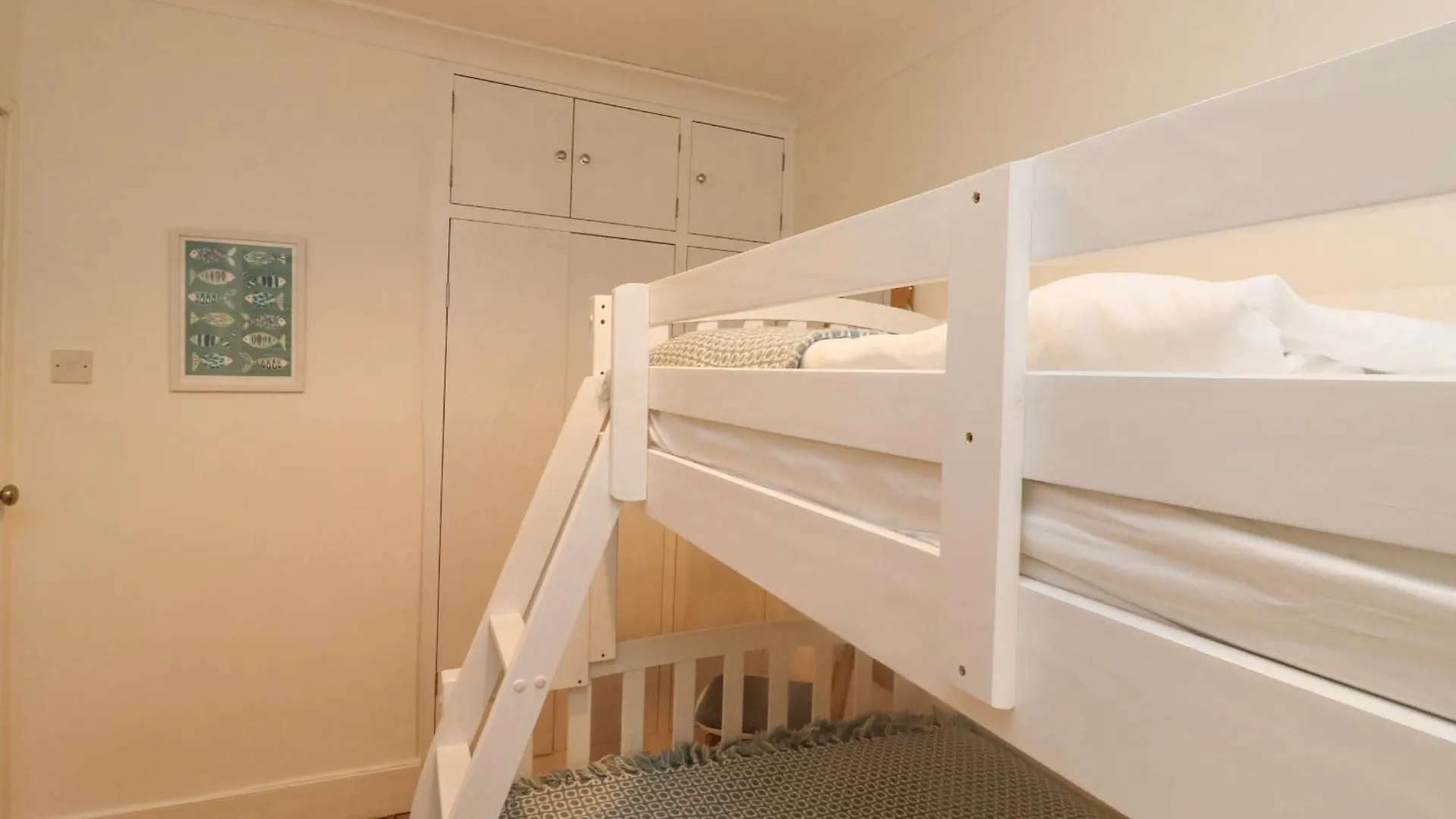 6 Hillside Terrace