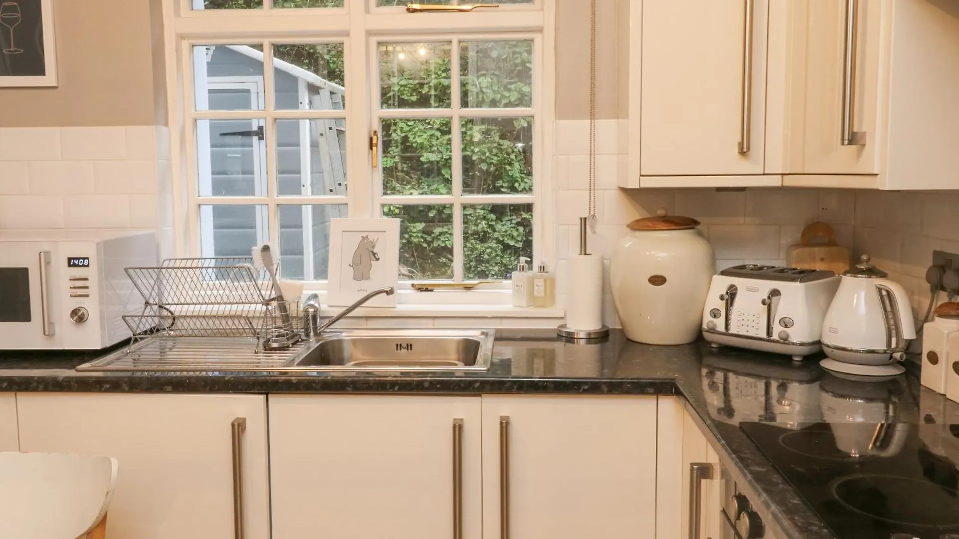 6 Hillside Terrace * Dartmouth