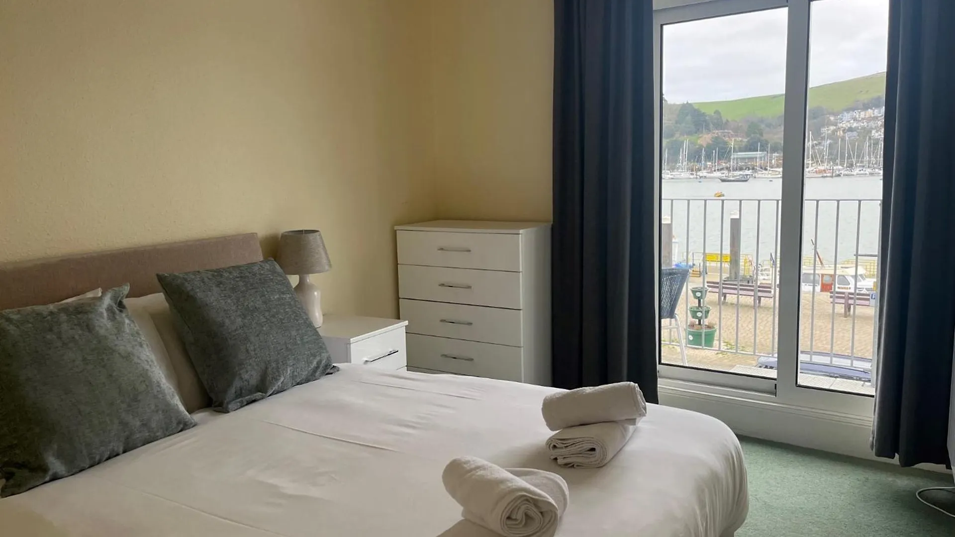 Harbourside 1 * Dartmouth