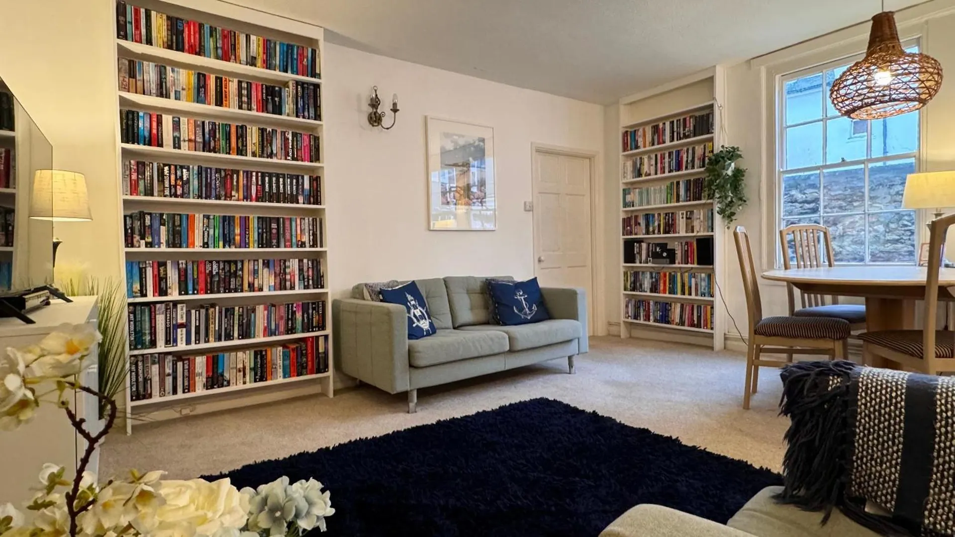Seaside Haven: Stylish 2-bedroom Family Retreat * Dartmouth