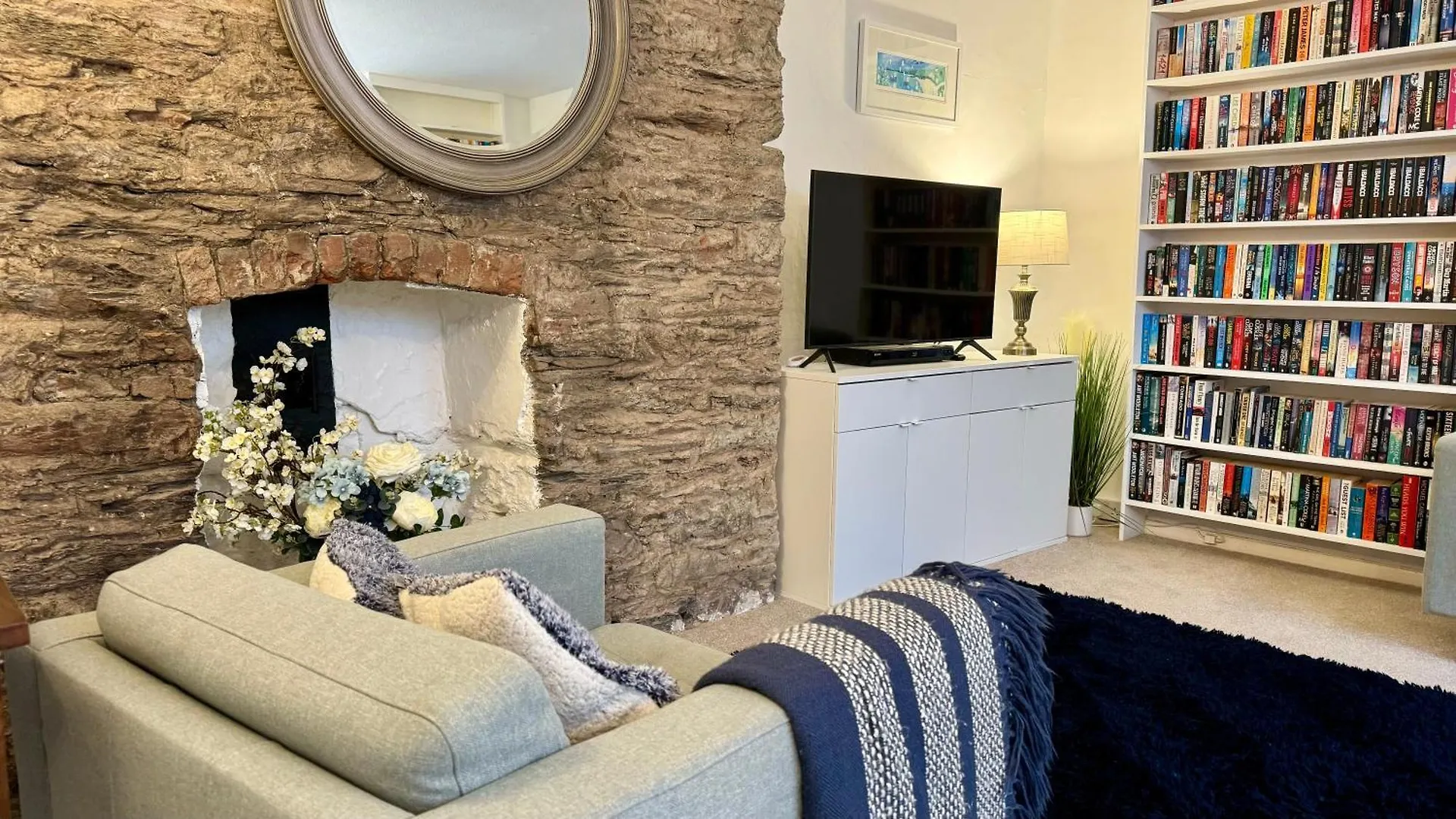 Seaside Haven: Stylish 2-bedroom Family Retreat Apartment Dartmouth