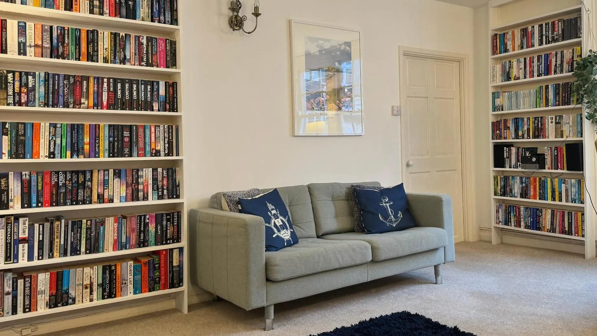 Town Centre 2 Bedroom Stylish Is Perfect For Families And Couples With A Happy & Homely Feel Being Only 30 Meters From The Sea But Set Back & Quiet With Everything On The Doorstep A Fab Place To Explore Pets Welcome For
