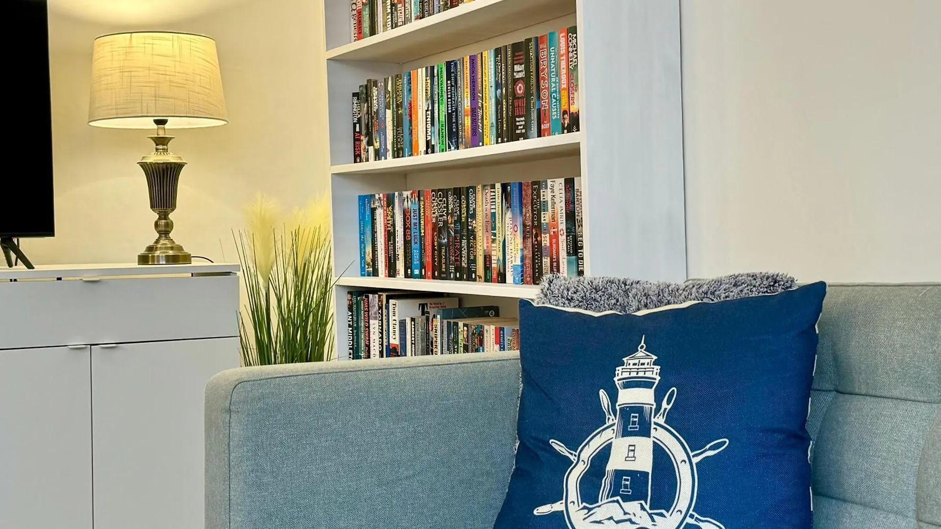 Town Centre 2 Bedroom Stylish Is Perfect For Families And Couples With A Happy & Homely Feel Being Only 30 Meters From The Sea But Set Back & Quiet With Everything On The Doorstep A Fab Place To Explore Pets Welcome For