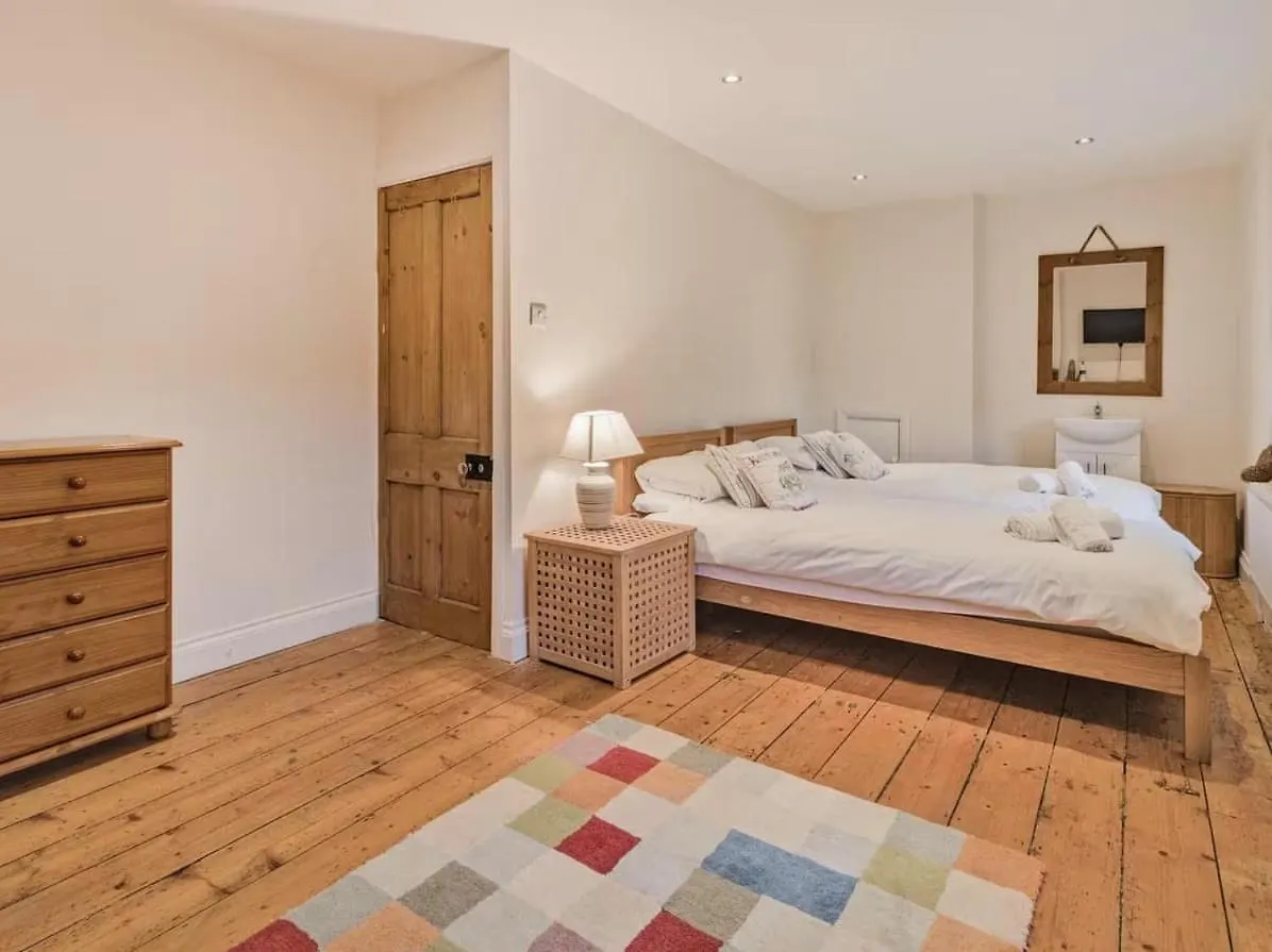 Clotted Cream Cottage: Countryside Calm: Close To Beach: Dartmouth: Devon Holiday home