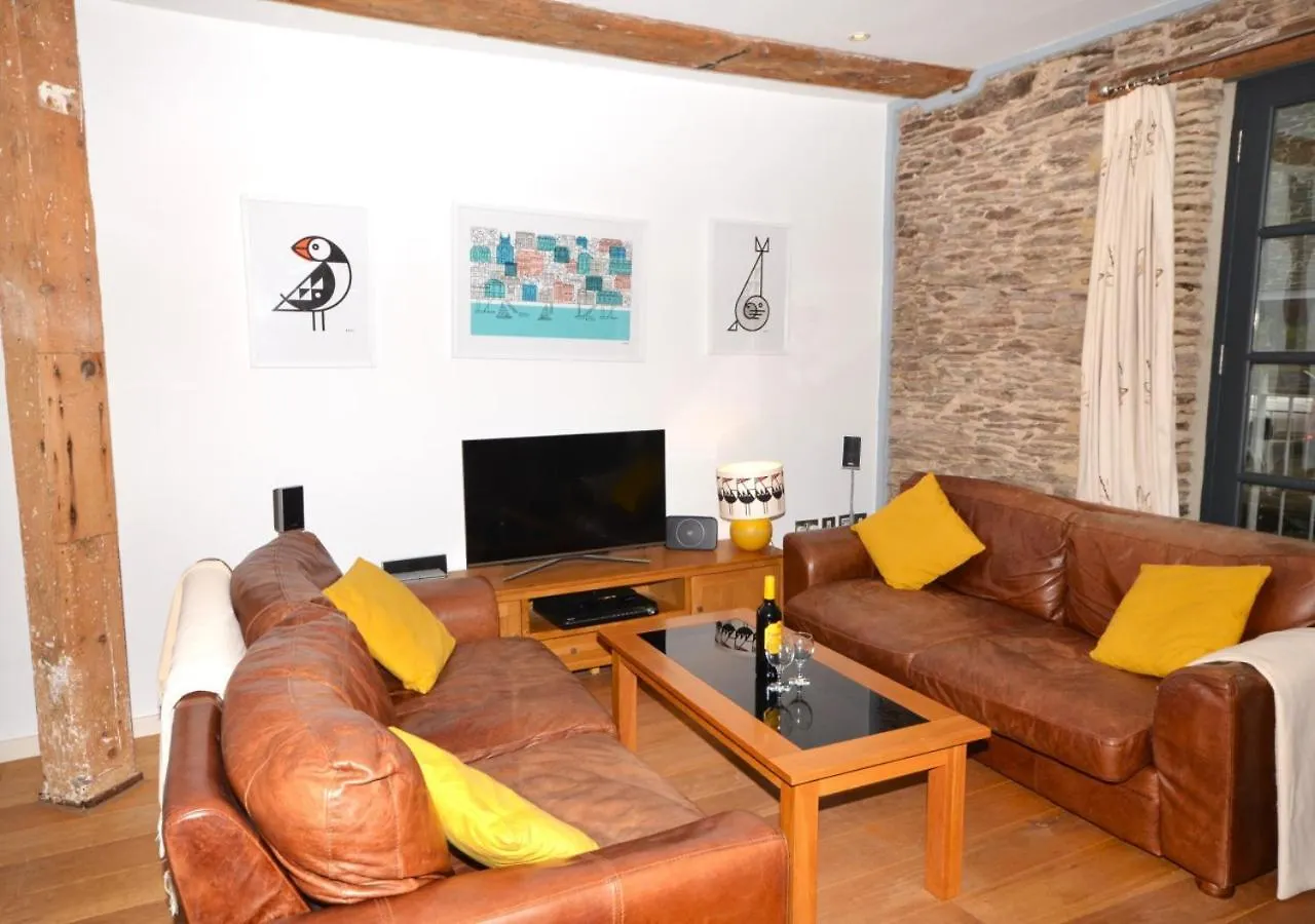 5 The Pottery Apartment