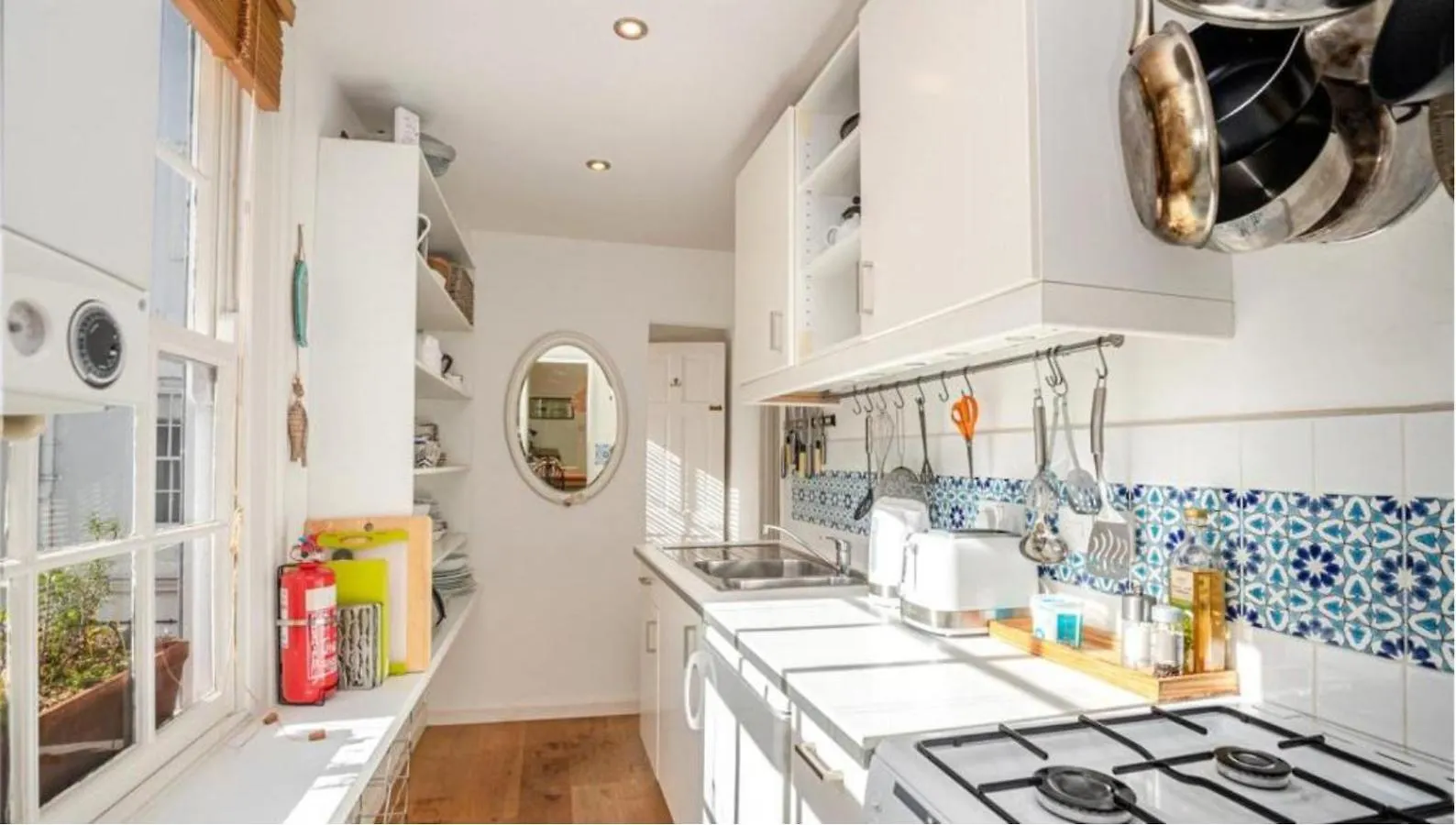 Seaside Haven: Stylish 2-bedroom Family Retreat * Dartmouth