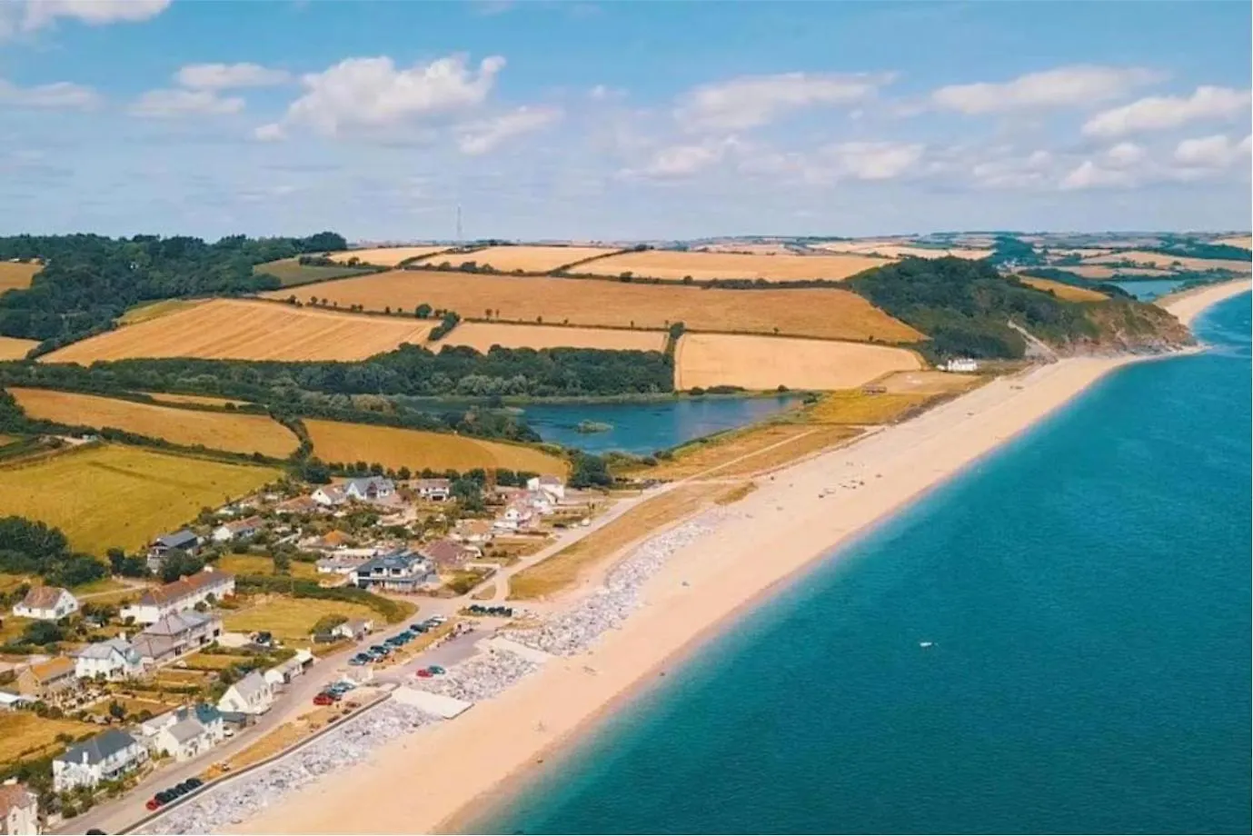 Apartment Town Centre 2 Bedroom Stylish Is Perfect For Families And Couples With A Happy & Homely Feel Being Only 30 Meters From The Sea But Set Back & Quiet With Everything On The Doorstep A Fab Place To Explore Pets Welcome For *