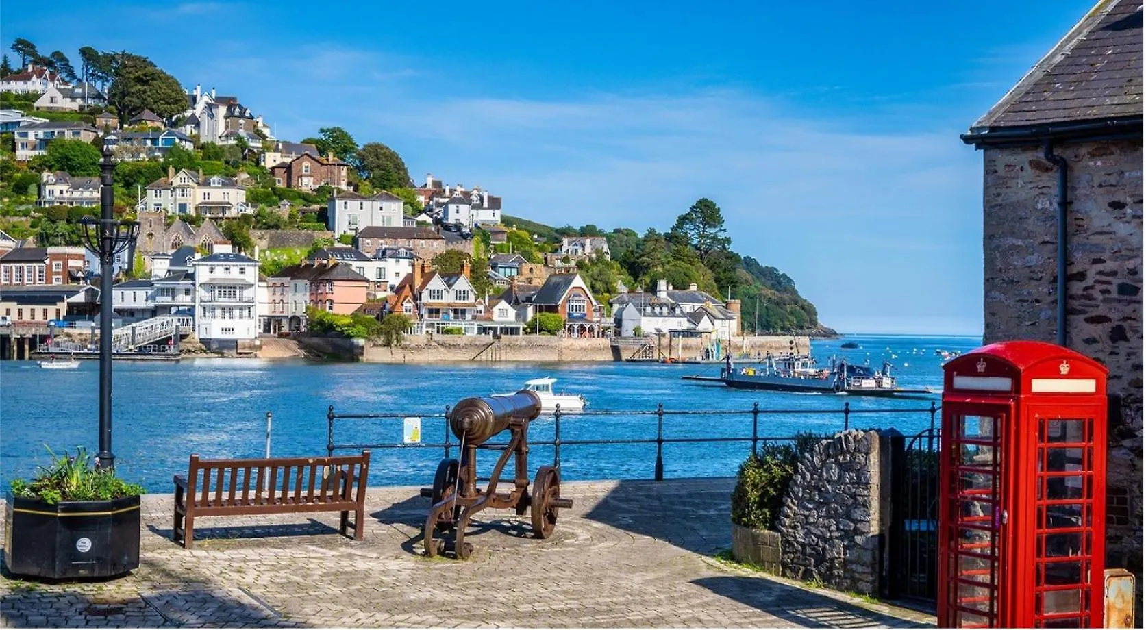 Seaside Haven: Stylish 2-bedroom Family Retreat *
