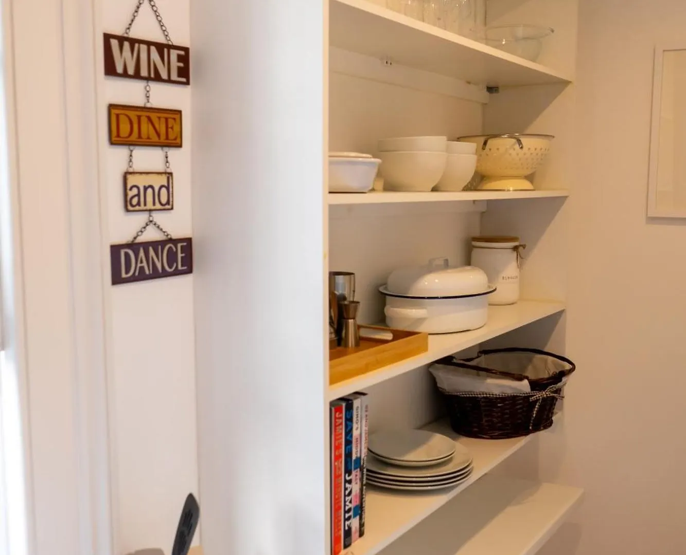 Town Centre 2 Bedroom Stylish Is Perfect For Families And Couples With A Happy & Homely Feel Being Only 30 Meters From The Sea But Set Back & Quiet With Everything On The Doorstep A Fab Place To Explore Pets Welcome For *
