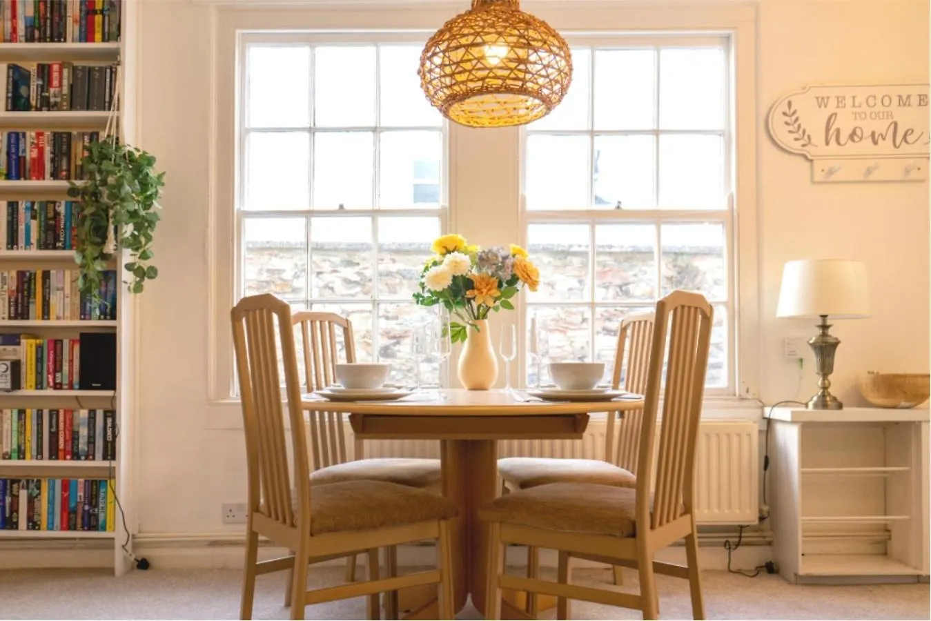 Seaside Haven: Stylish 2-bedroom Family Retreat Apartment