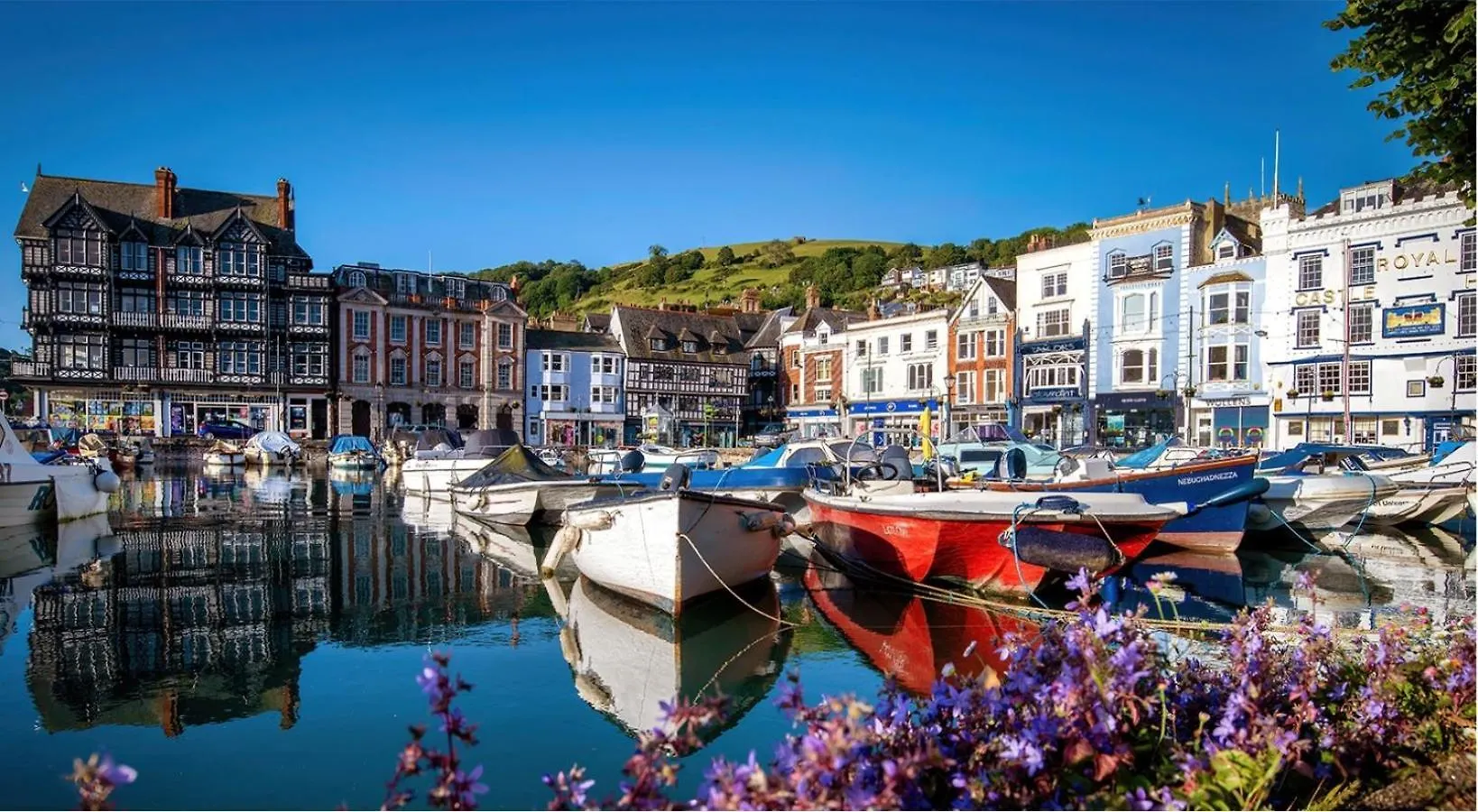 Seaside Haven: Stylish 2-bedroom Family Retreat Dartmouth