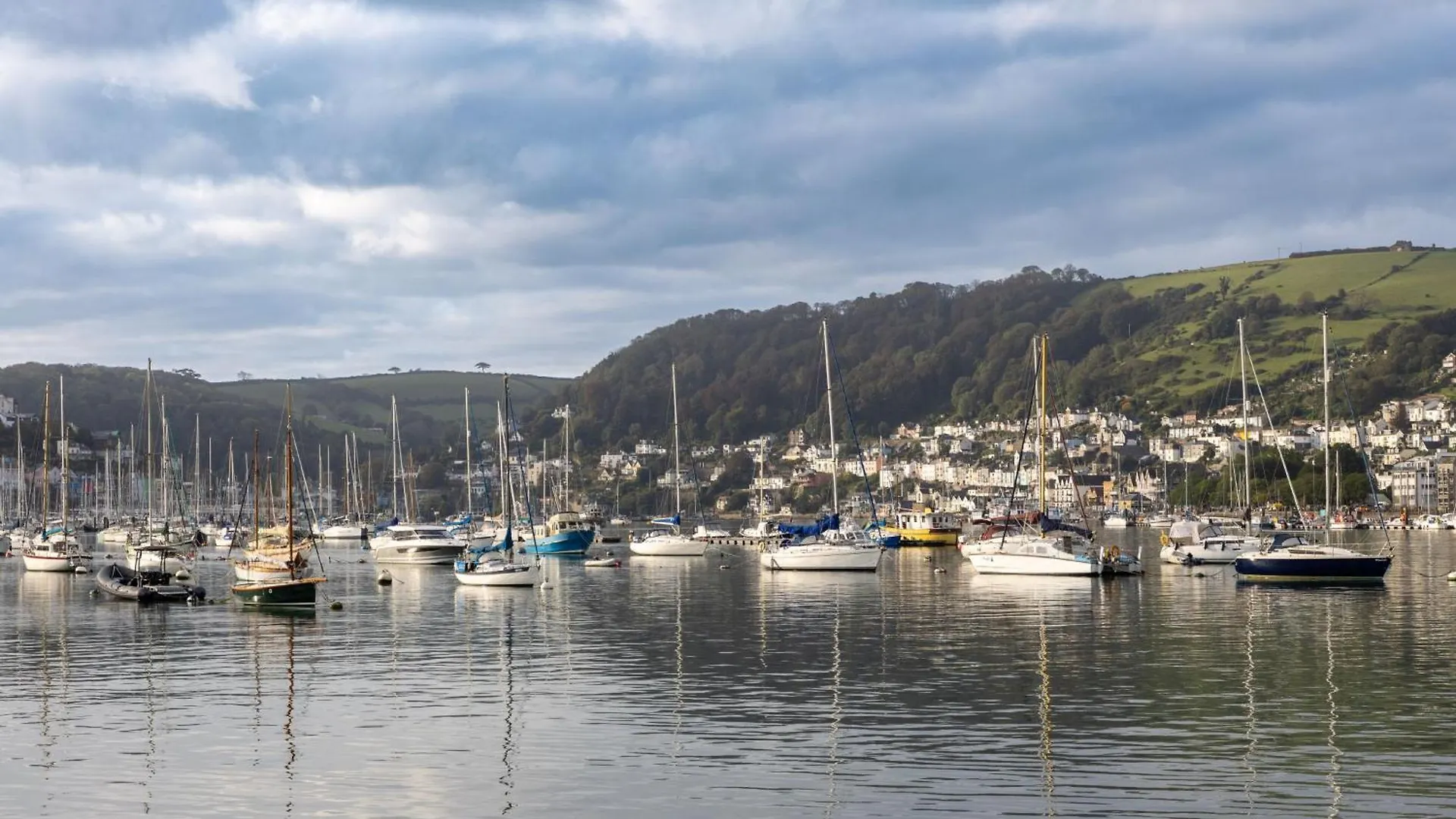 3 Bell Court - Large Close To Historic Market And Quay *