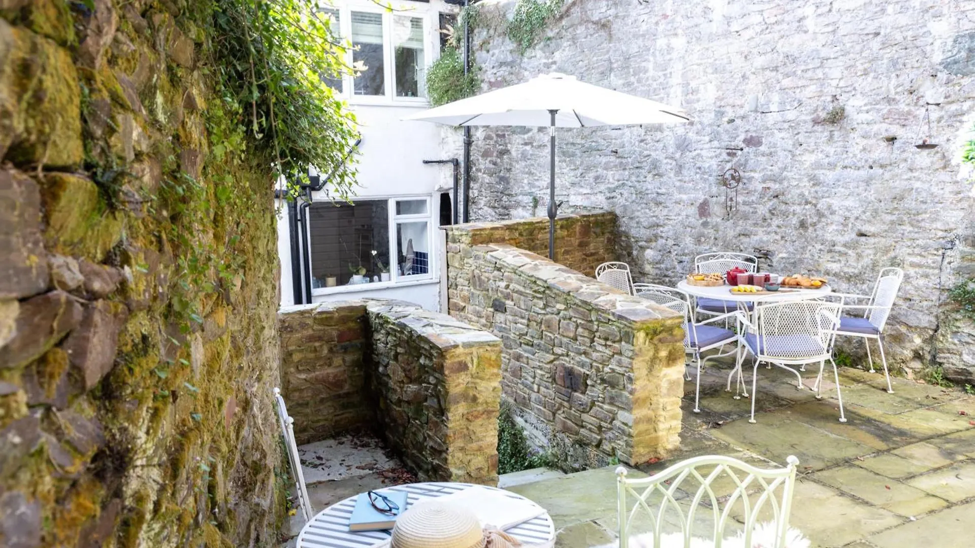 3 Bell Court - Large Close To Historic Market And Quay Dartmouth