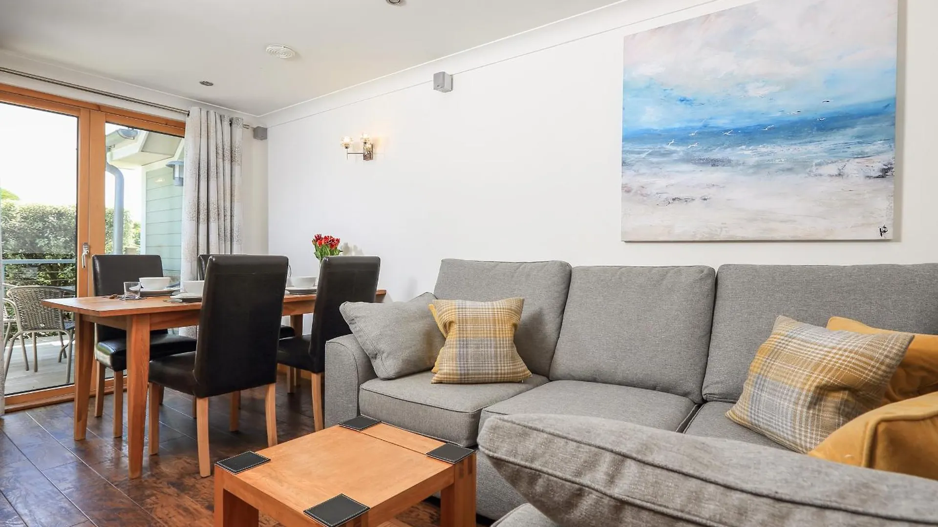 6 Court Cottage, Hillfield Village