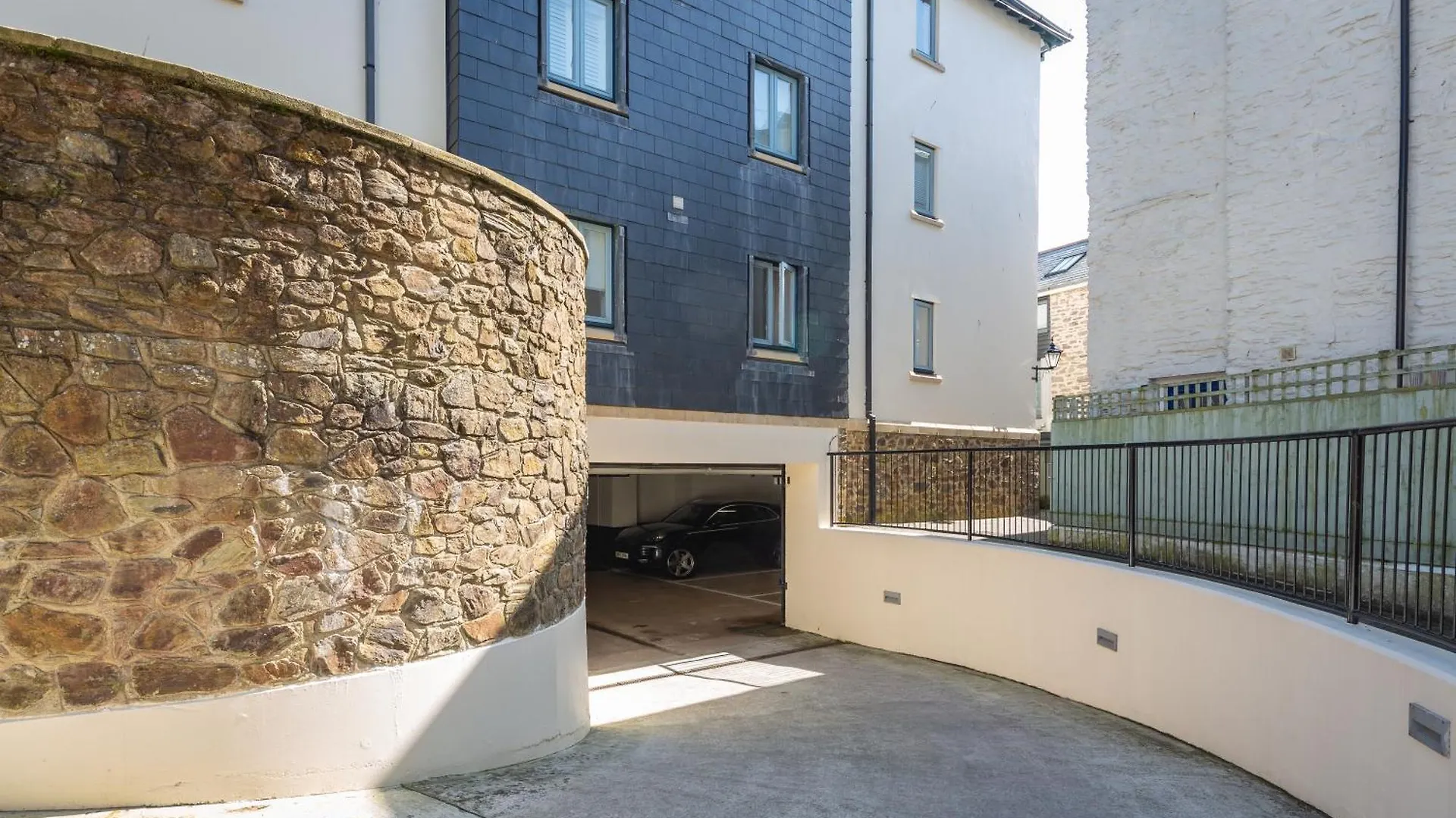 12 House Holiday home