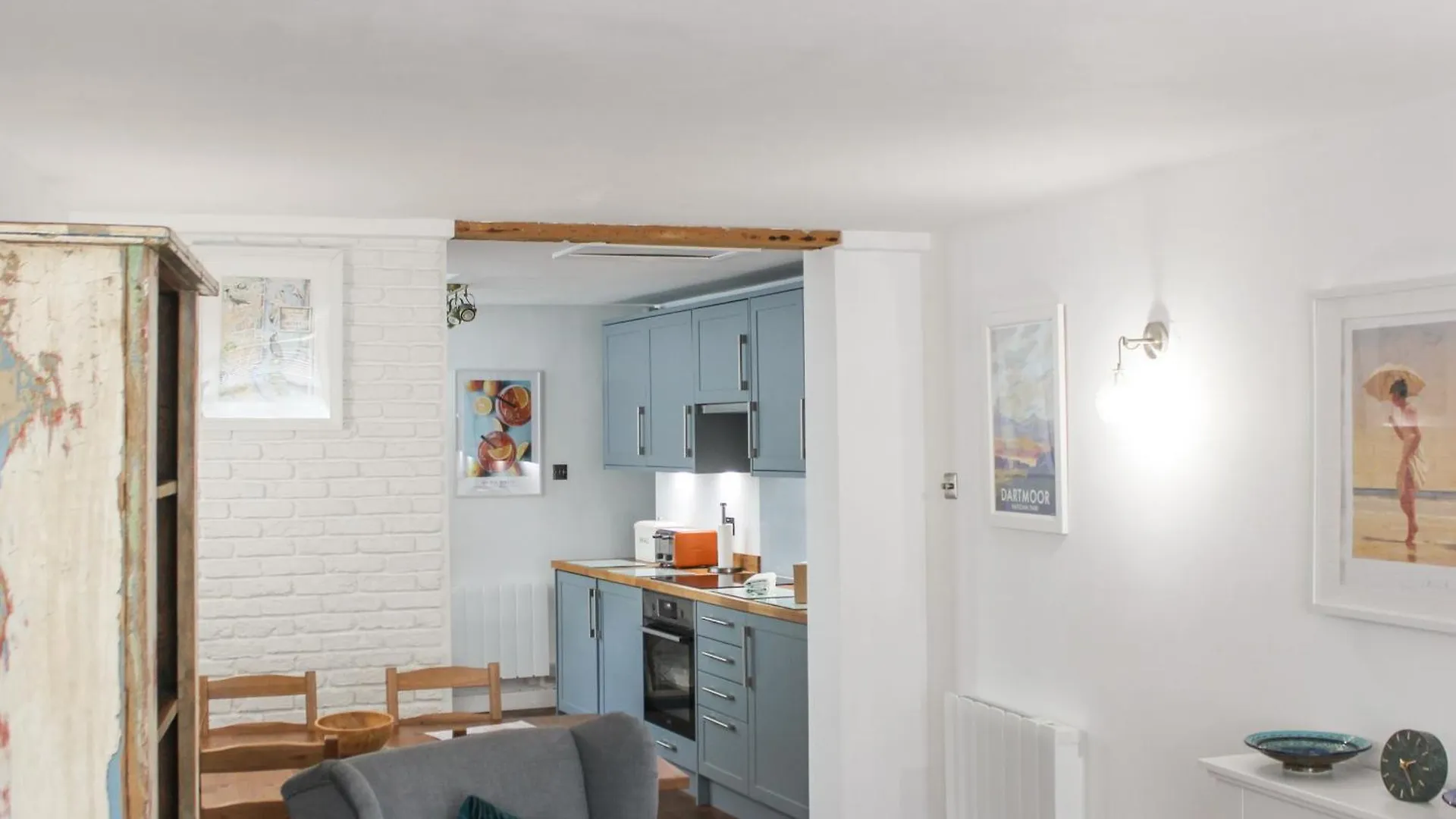 34a Clarence Street * Dartmouth