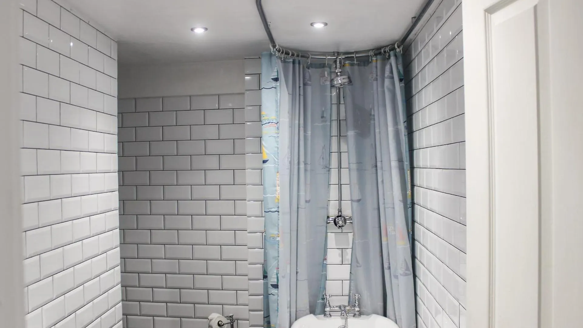 34a Clarence Street Apartment *