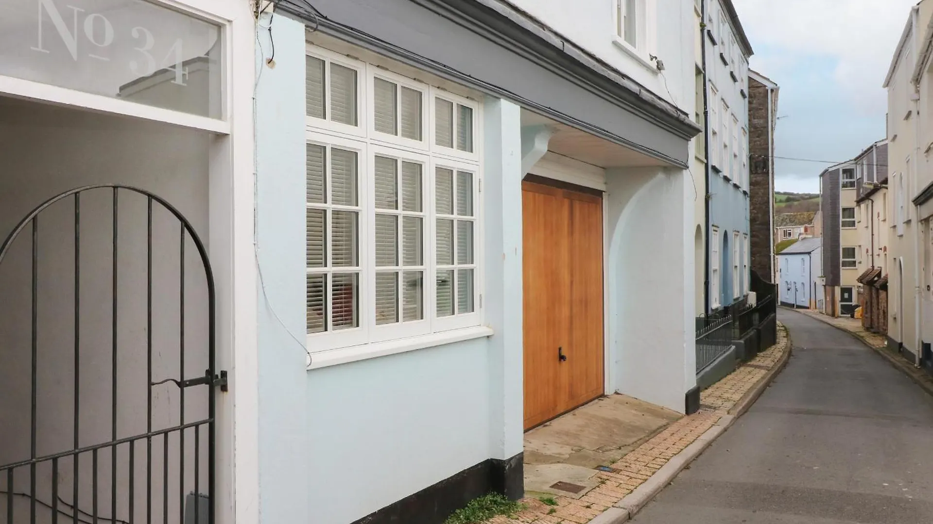 34a Clarence Street * Dartmouth