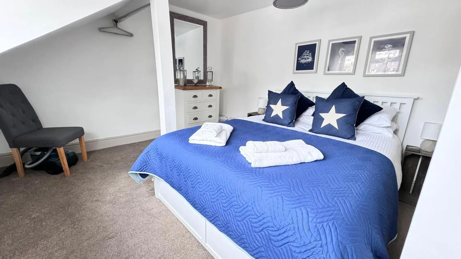 Daire Nancie's Place - Town Center With Private Parking - A Traditional Georgian Private Duplex - Beautifully Refurbished - Two Bedrooms, Bathroom, Kitchen And Lounge Diner