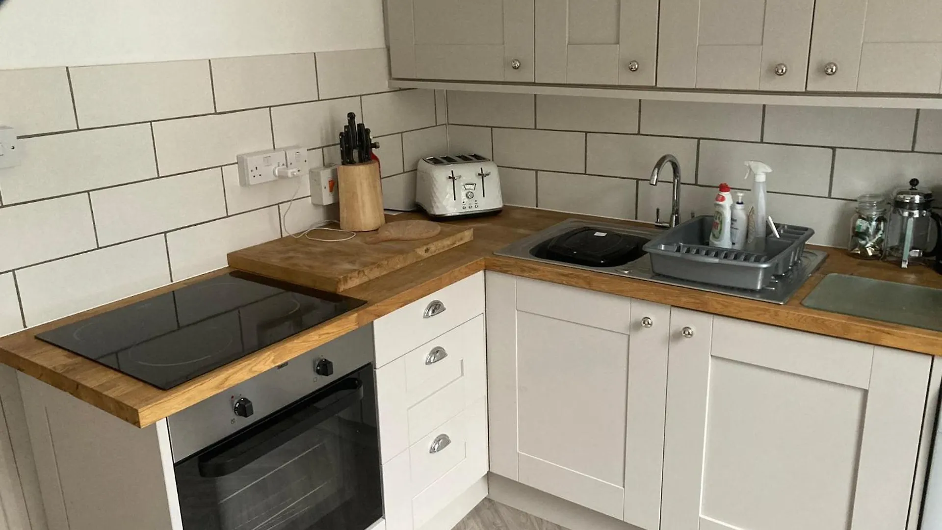 Nancie's Place - Town Center With Private Parking - A Traditional Georgian Private Duplex - Beautifully Refurbished - Two Bedrooms, Bathroom, Kitchen And Lounge Diner * Dartmouth