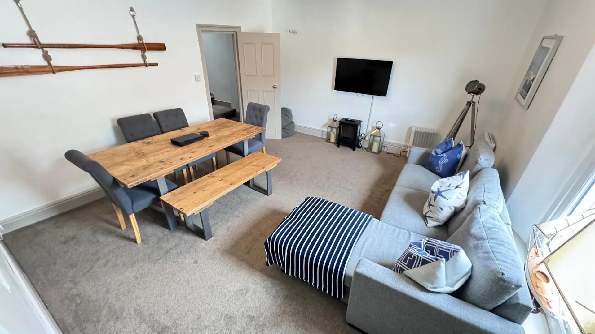 Daire Nancie's Place - Town Center With Private Parking - A Traditional Georgian Private Duplex - Beautifully Refurbished - Two Bedrooms, Bathroom, Kitchen And Lounge Diner