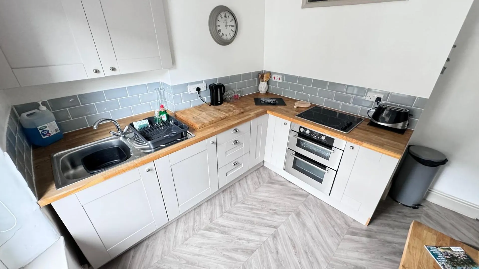 Nancie's Place - Town Center With Private Parking - A Traditional Georgian Private Duplex - Beautifully Refurbished - Two Bedrooms, Bathroom, Kitchen And Lounge Diner Dartmouth