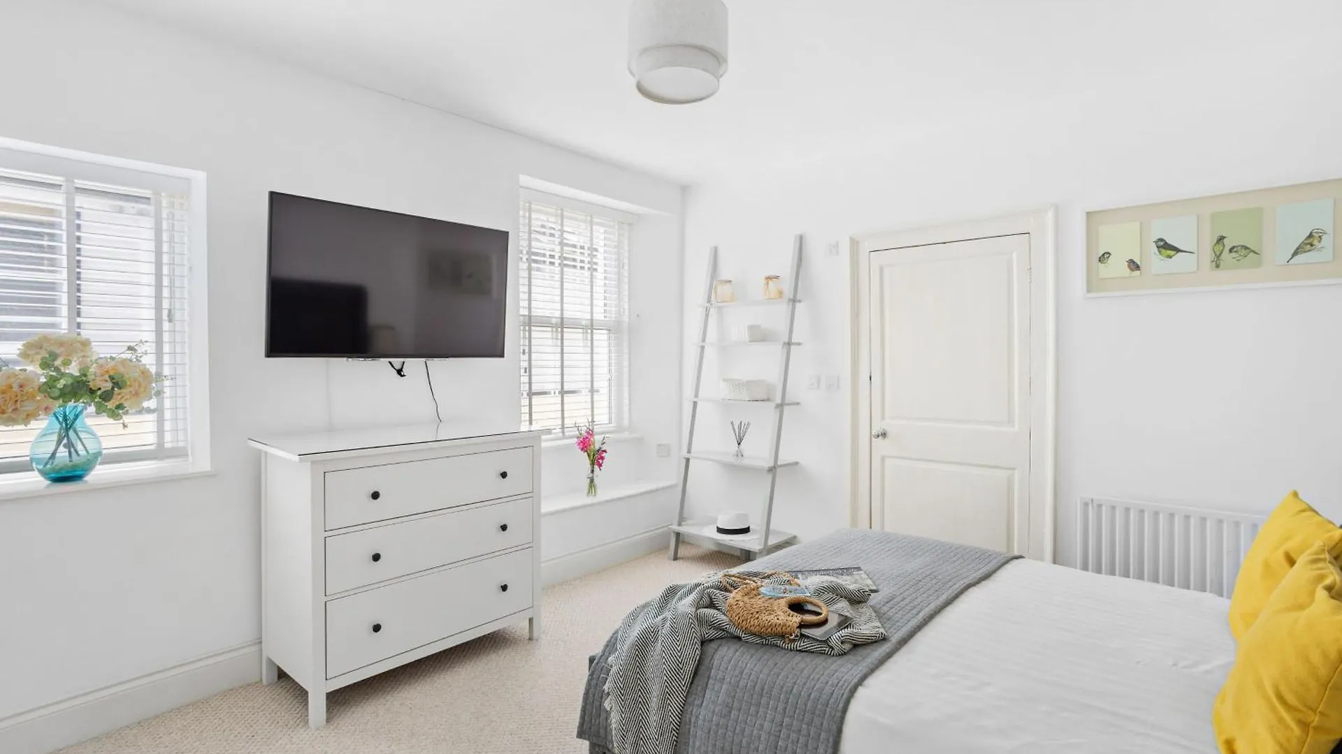 10 Clarence Hill - Elegant Town House With Outside Space Holiday home Dartmouth