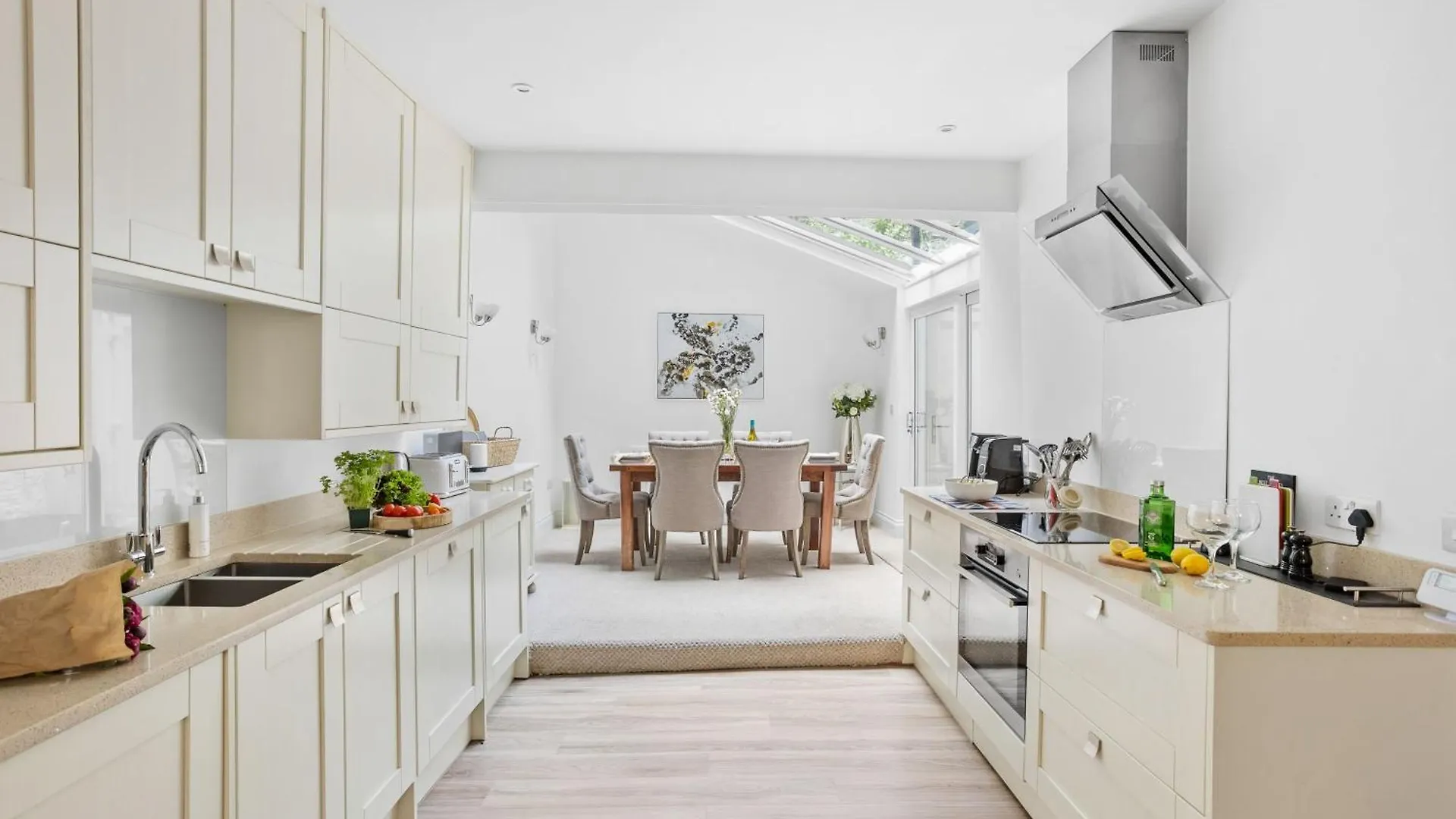10 Clarence Hill - Elegant Town House With Outside Space *