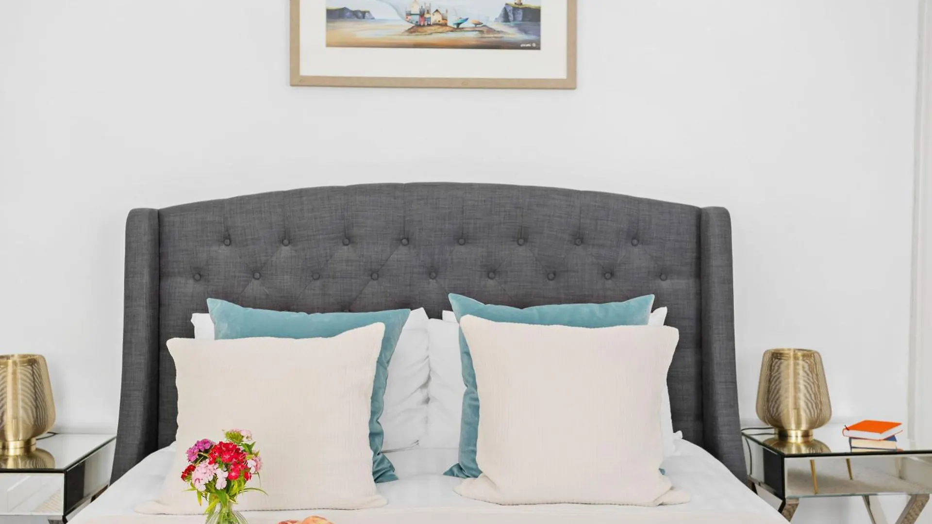 10 Clarence Hill - Elegant Town House With Outside Space Holiday home Dartmouth