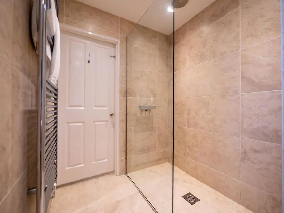Casa vacanze Townhouse With Garden, Parking & River Dart Views *