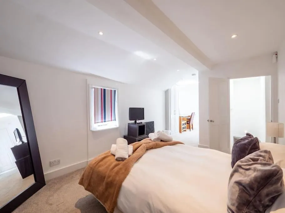 Townhouse With Garden, Parking & River Dart Views Casa vacanze *